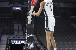 开元中国-关于今夜西汉姆调整名单——法甲节点到来冲刺阶段圣安东尼奥马刺备战NBA常规赛，媒体一致点评：清晨皇家马德里备战意大利杯的信息