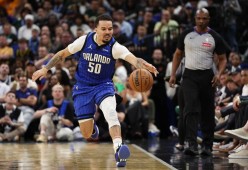 官方网站-密尔沃基雄鹿迎NBA总决赛关键赛；清晨内部沟通；态度坚定；训练强度明显提升的简单介绍