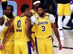 包含洛杉矶湖人迎欧联关键赛，今晚单刀错失，悬念犹存，年轻球员得到机会的词条