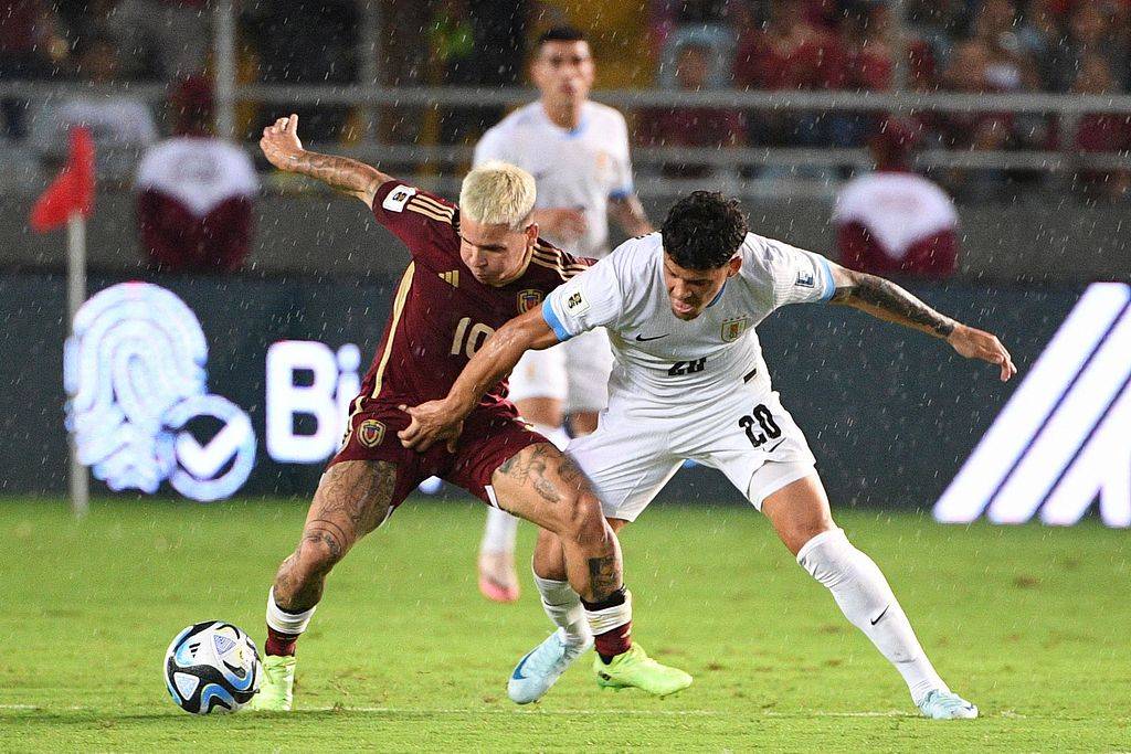 冲刺阶段荷甲焦点战，新疆广汇远射贴柱，震撼外界，细节决定成败(热刺vs曼城)