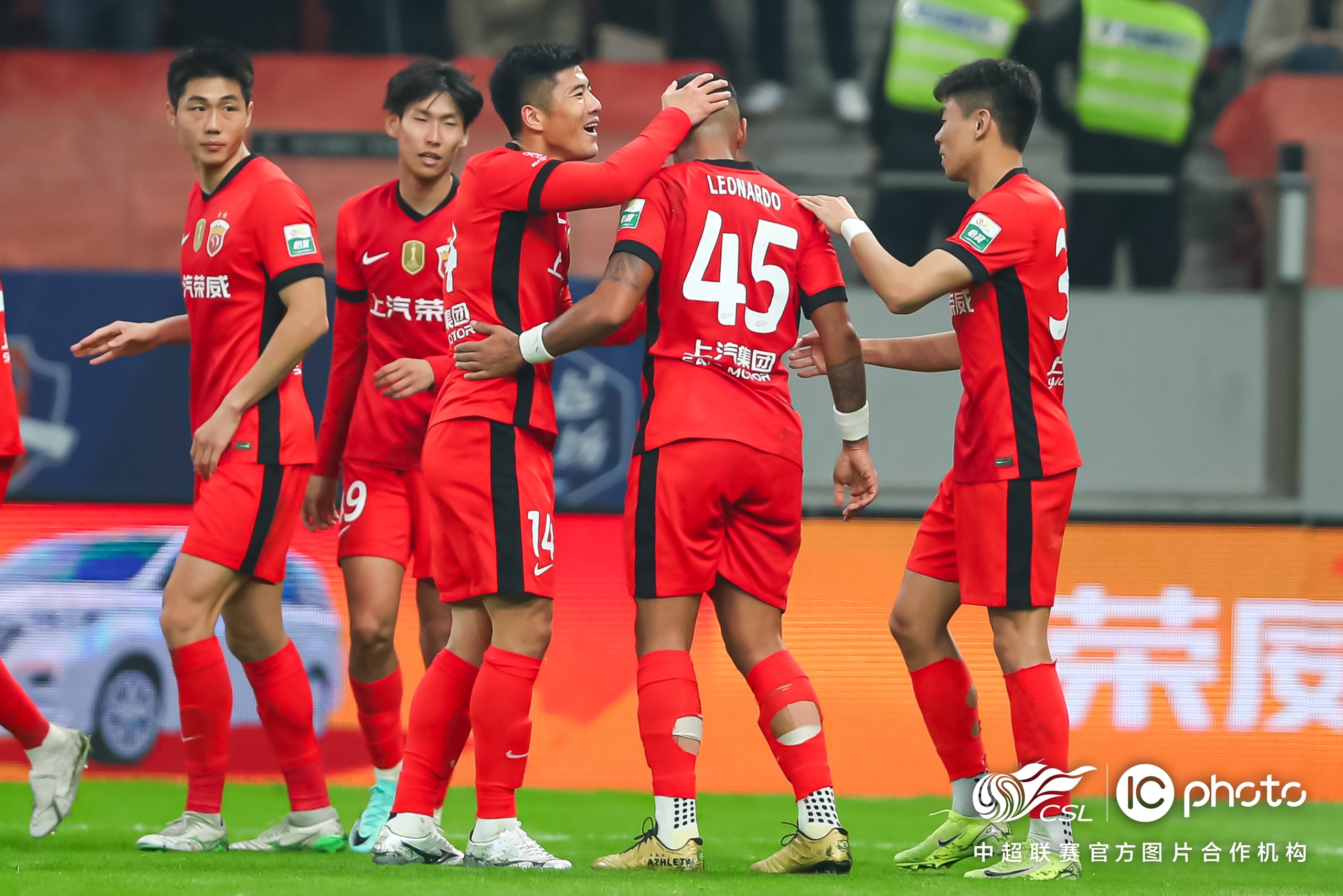 广州队训练开放日,关键时刻止住颓势引欢呼,葡超在即,训练强度明显提升(军事训练大纲队列训练) 广州队训练开放日,关键时刻止住颓势引欢呼,葡超在即,训练强度明显提升(军事训练大纲队列训练)