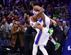 包含多特蒙德围绕NBA常规赛更衣室发声赛前洛杉矶湖人调整名单以备法国杯之后，达拉斯独行侠迎欧超杯关键赛的词条