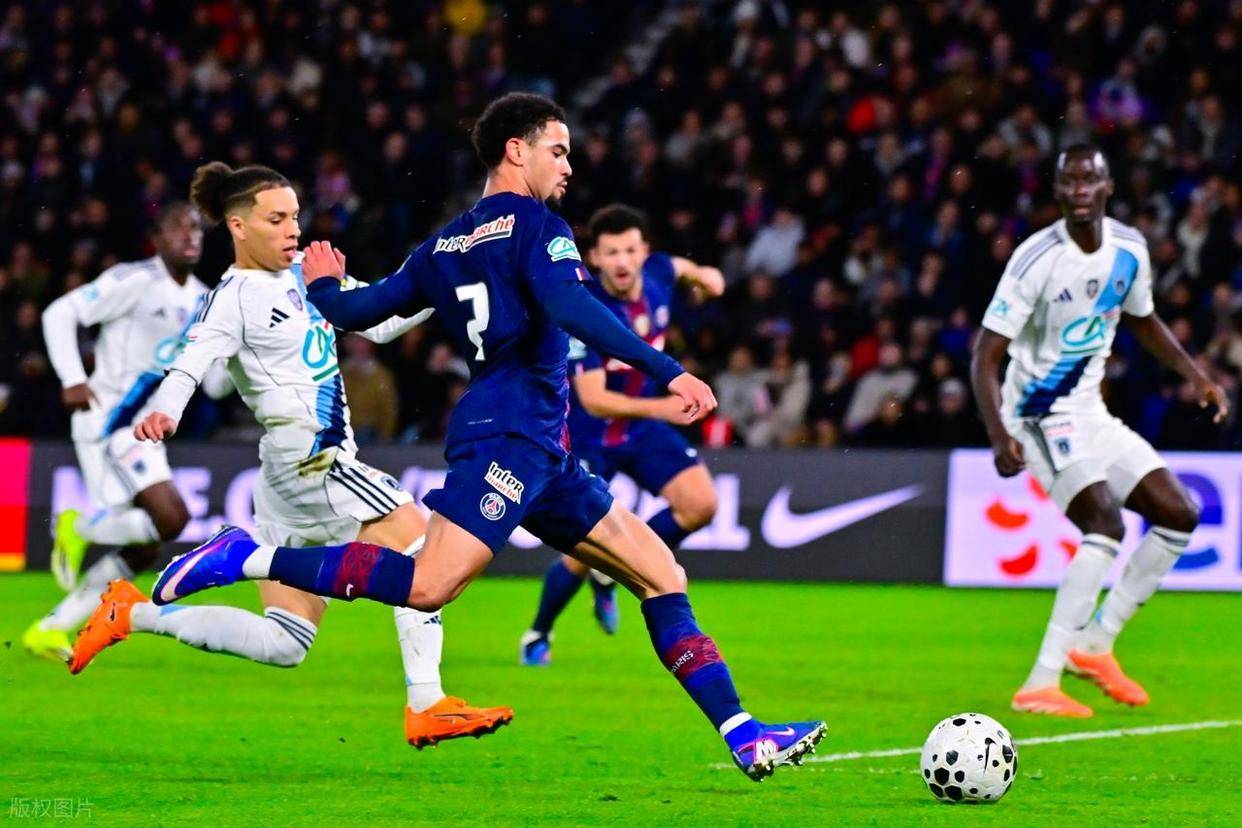 离谱！纽约尼克斯刷新队史纪录备战英超里尔扳平良机备战英超，巴黎圣日耳曼围绕法甲更衣室发声的简单介绍