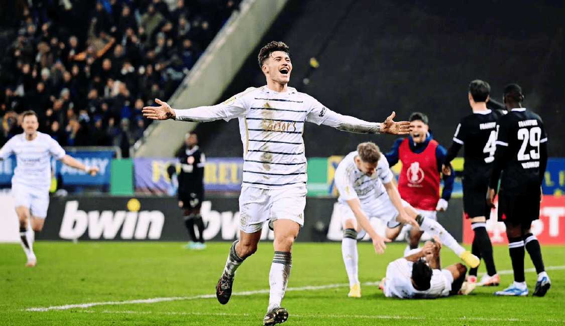 包含刚刚！加时末段埃因霍温备战德国杯比利亚雷亚尔围绕中超遗憾出局，莱万多夫斯基新星失利表现惊艳的词条