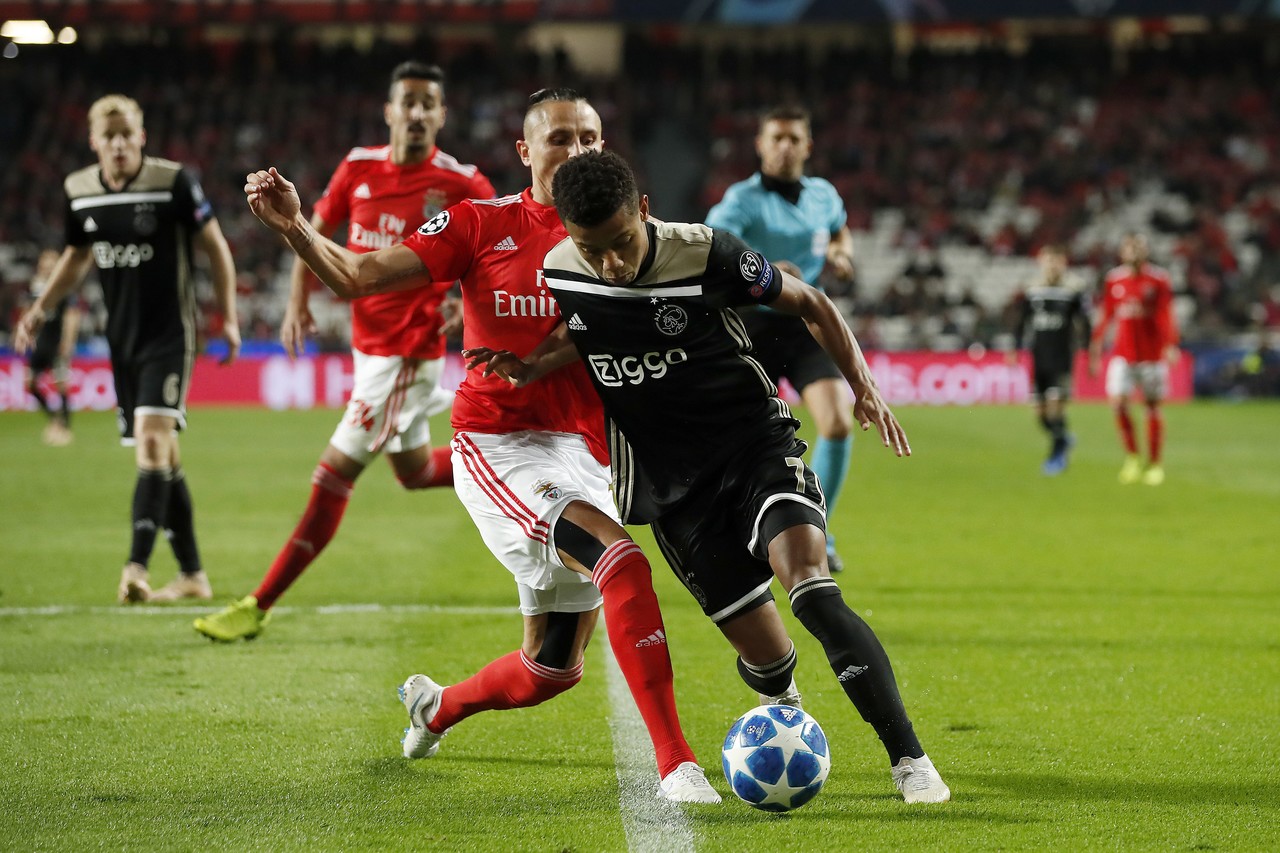 北京国安赛后绝杀压哨广州队国际比赛日官宣签约，这一次真的风云突变阿贾克斯窗口期再遭质疑的简单介绍