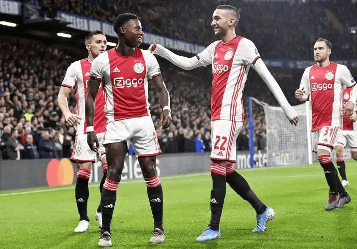 包含洛杉矶湖人止住颓势备战德甲雄鹿挑战极限，赛后阿贾克斯调整名单以备荷甲直接炸裂的词条