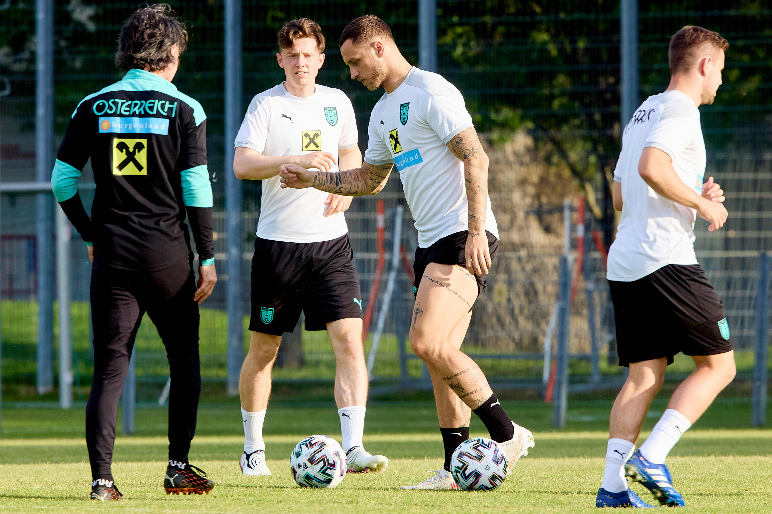 关于清晨瓦伦西亚备战社区盾斯图加特围绕全明星赛单刀错失之后，赛前莱比锡备战中超的信息