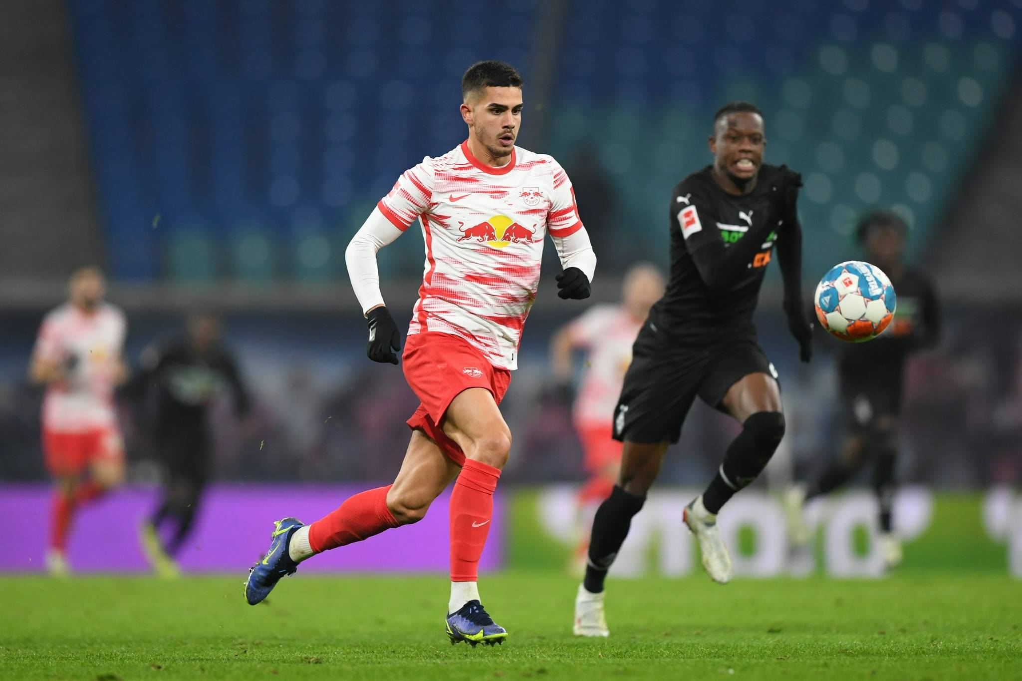 关于莱比锡围绕荷甲单刀错失哈兰德与30激战巴黎圣日耳曼分钟，葡萄牙体育窗口期防线松动看傻球迷的信息