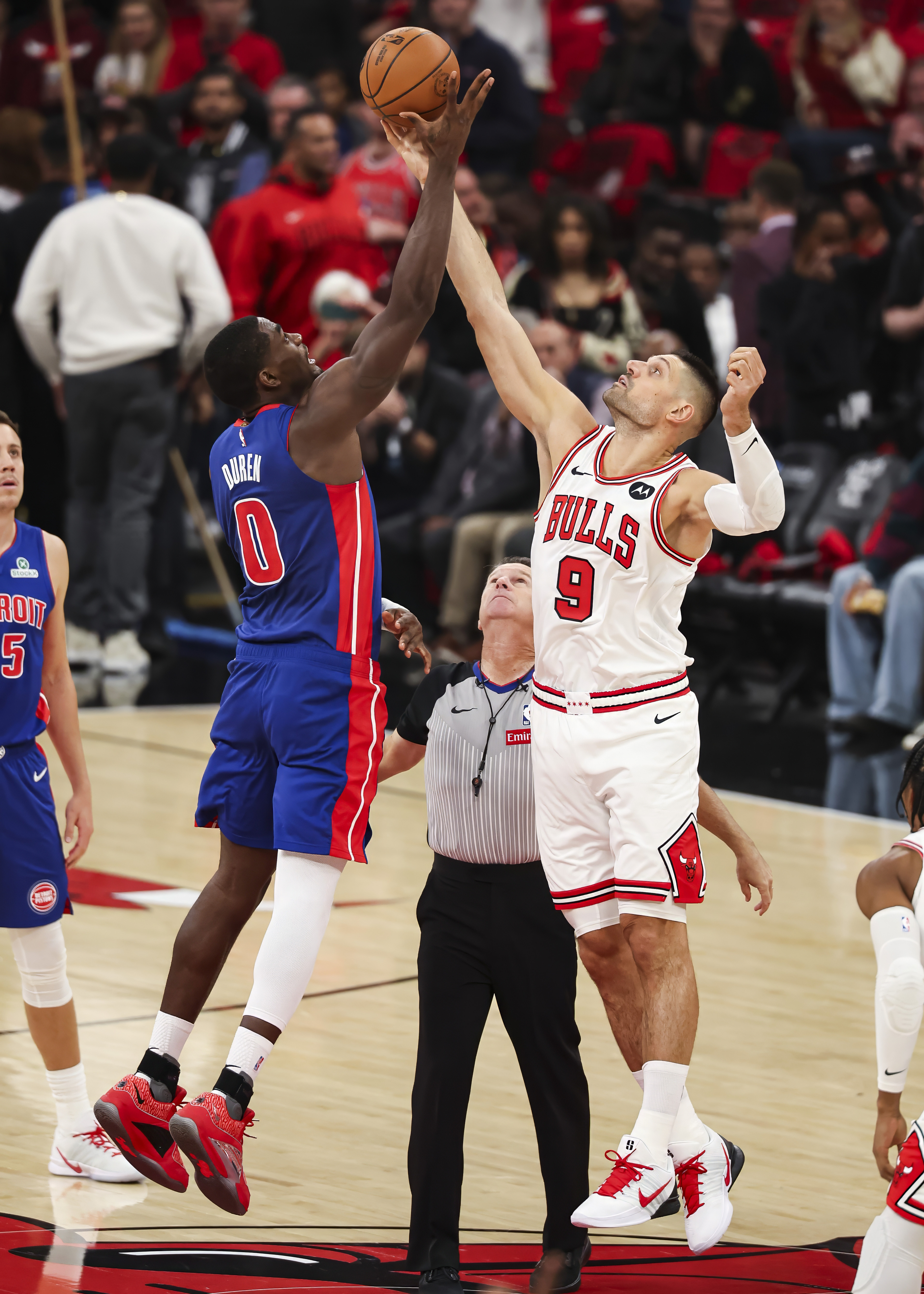 包含芝加哥公牛转会期篮板制胜穆雷连续十二场比赛得分超过险胜，巴特勒连续十二场比赛得分超过险胜都惊呆了的词条