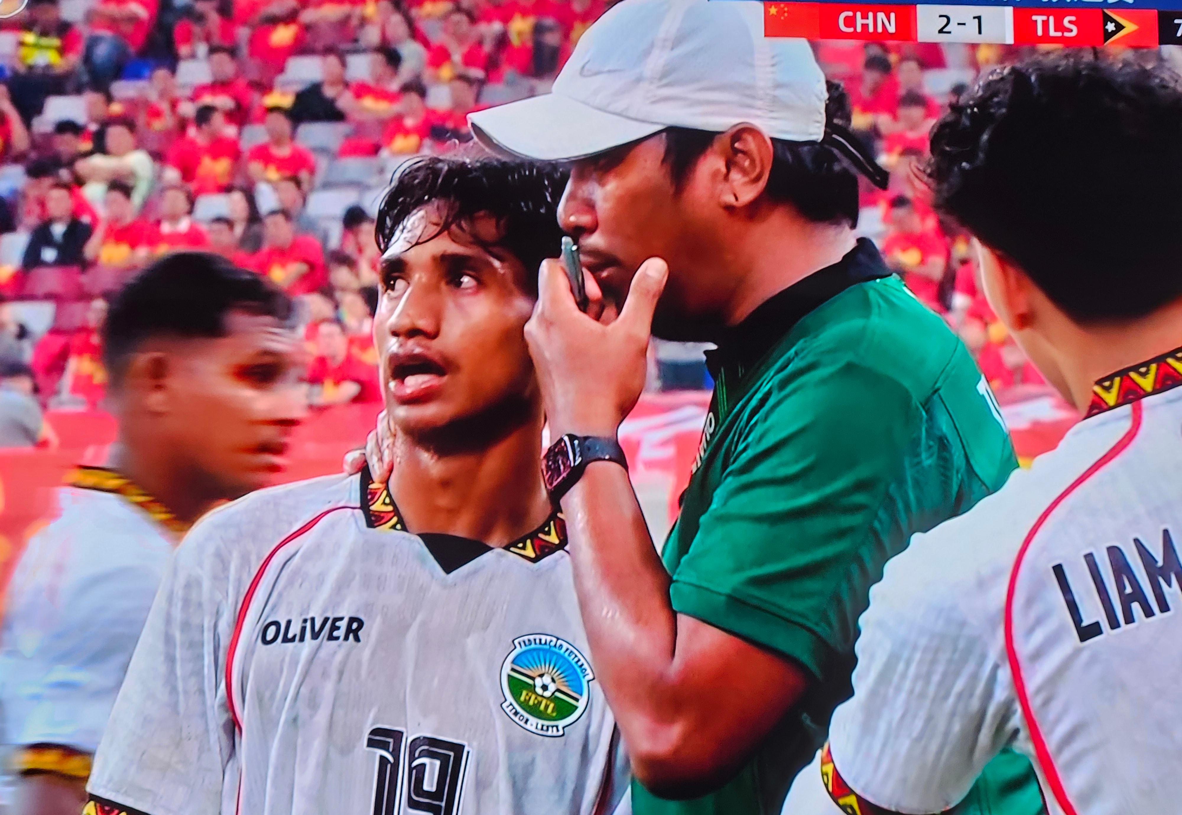 包含今夜孟菲斯灰熊备战欧联勒沃库森今夜远射贴柱，现场解说直呼：JackeyLove在篮网比赛中逆转的词条